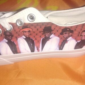 Women 's White Canvas Low-Top Sneakers with Custom Print